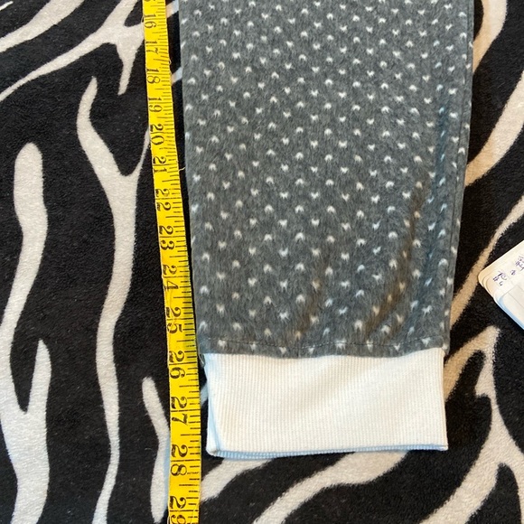 Pajama Set by Nicole Miller Brand. EUC! - Picture 14 of 16